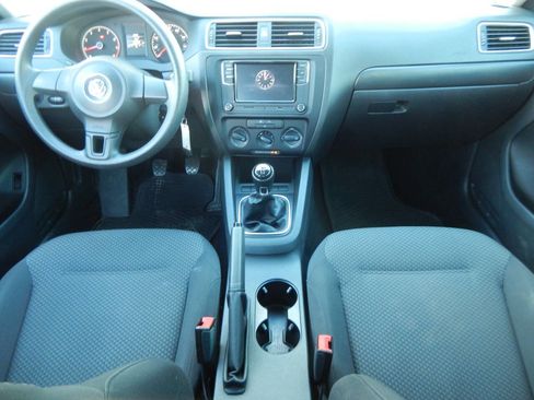 Used 2012 Volkswagen Jetta S image 2