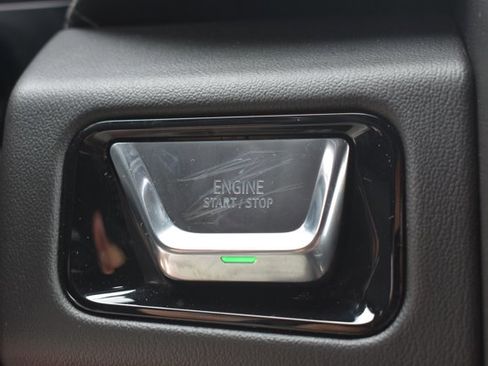 Used 2025 GMC Yukon Denali RWD image 30