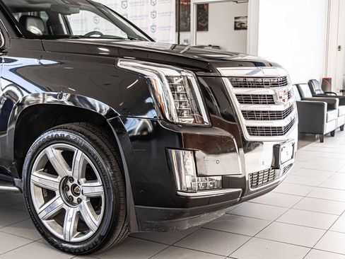 Used 2016 Cadillac Escalade ESV Premium image 3