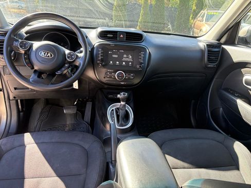 Used 2018 Kia Soul + FWD image 6