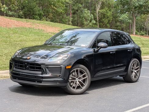 Certified 2026 Porsche Macan AWD/4WD image 1