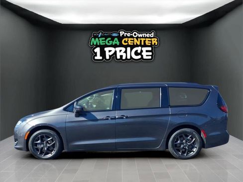 Used 2020 Chrysler Pacifica Touring-L Plus w/ S Appearance Package image 2