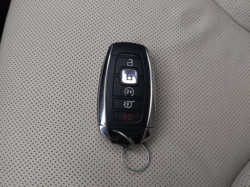 Used 2019 Lincoln MKC Reserve w/ MKC Climate Package AWD/4WD image 32