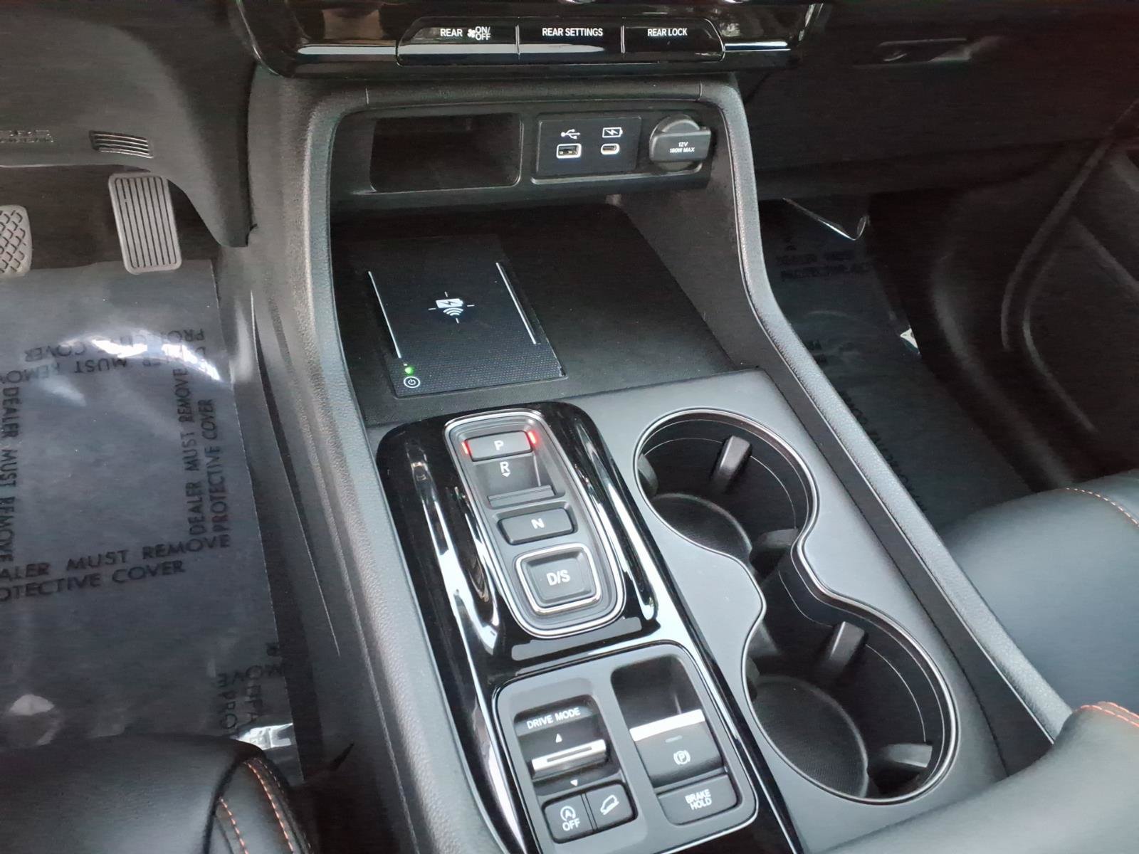 Used 2025 Honda Pilot TrailSport image 11