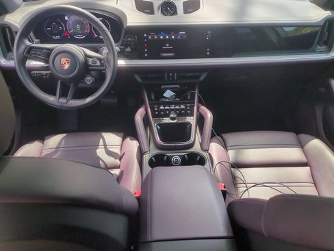 Used 2024 Porsche Cayenne AWD/4WD image 24