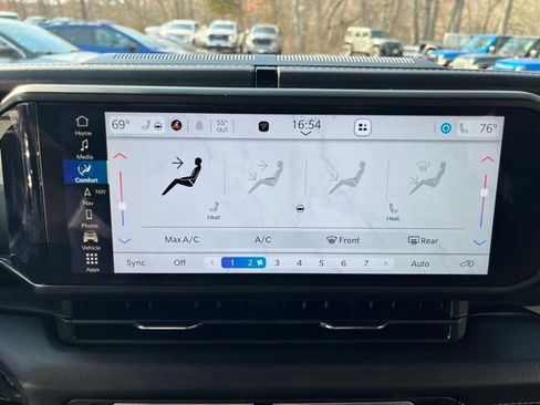 Used 2024 Jeep Wrangler Unlimited Rubicon 4xe image 36