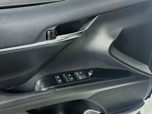 Used 2020 Toyota Camry SE FWD image 15