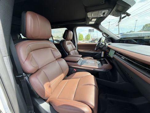 New 2026 Lincoln Navigator L Reserve AWD/4WD image 26