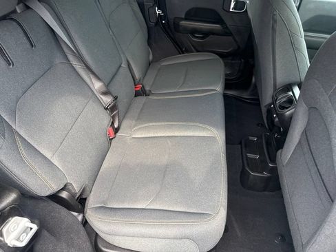 Used 2025 Jeep Wrangler Unlimited Sahara AWD/4WD image 48