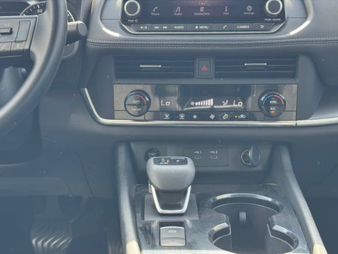 Used 2024 Nissan Rogue SV FWD image 15