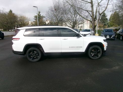 Used 2023 Jeep Grand Cherokee L Laredo image 6