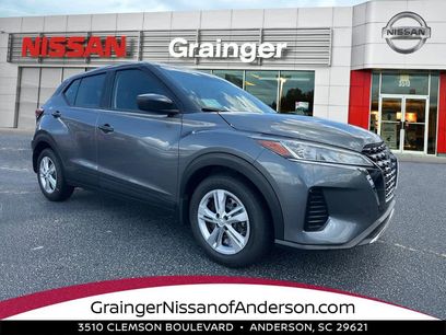New 2025 Nissan Kicks Play S