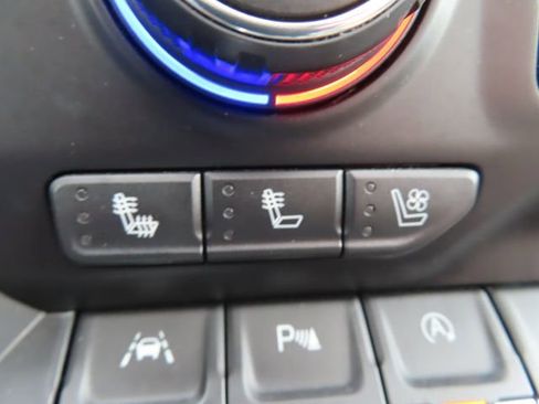 Used 2019 Chevrolet Silverado 1500 High Country image 38