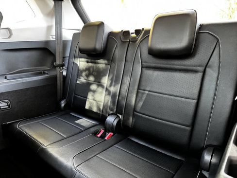 Used 2021 Volkswagen Tiguan SE w/ Panoramic Sunroof Package image 14