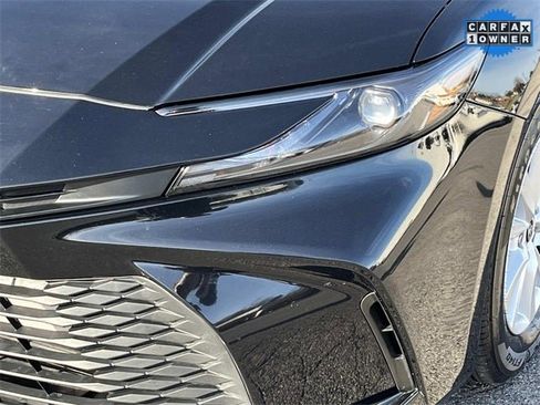 Used 2025 Toyota Camry XLE image 9