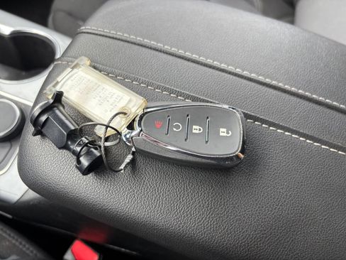 Used 2025 Chevrolet Blazer LT FWD image 21