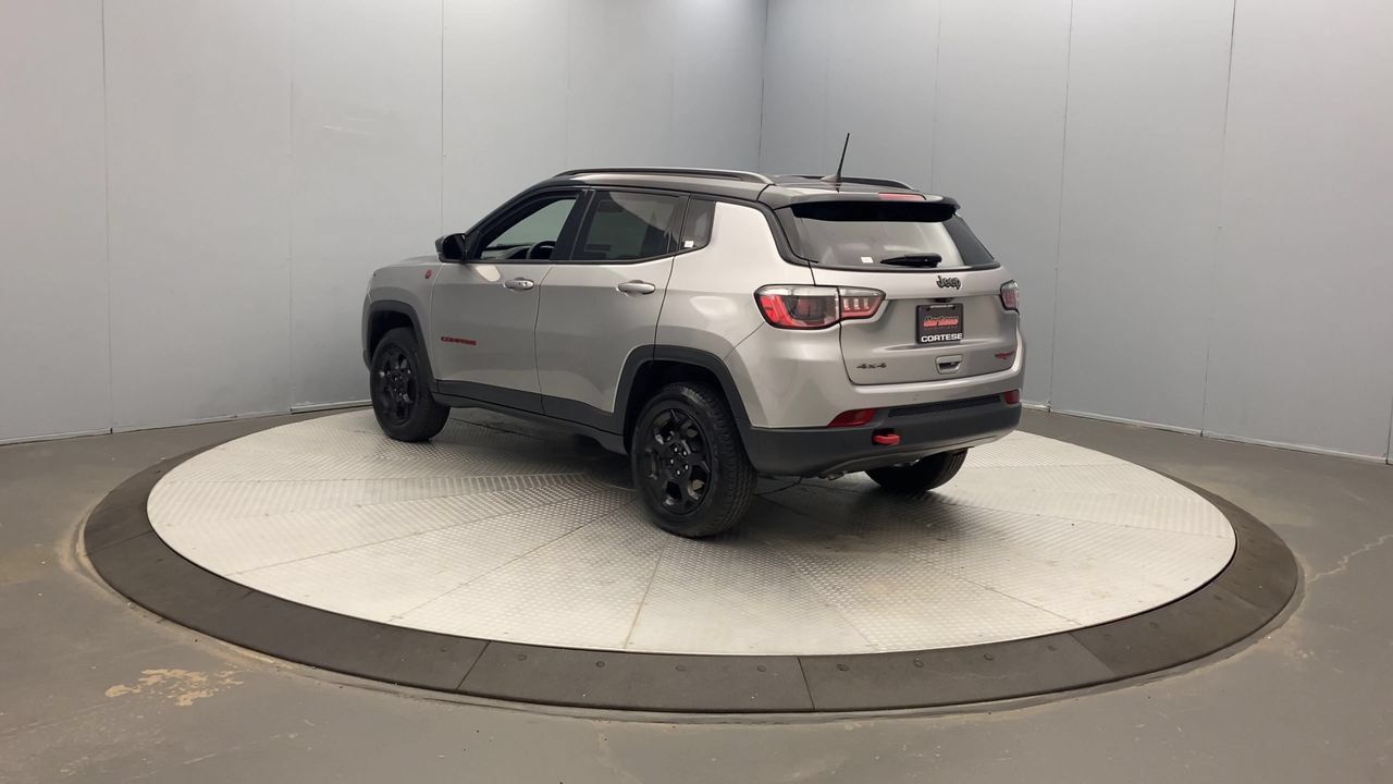 Used 2023 Jeep Compass Trailhawk w/ Trailhawk Convenience Group AWD/4WD image 3