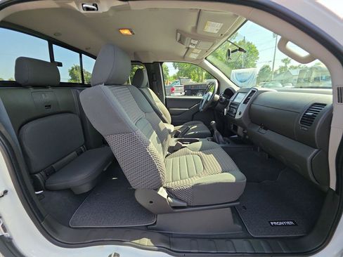 Used 2019 Nissan Frontier SV RWD image 8