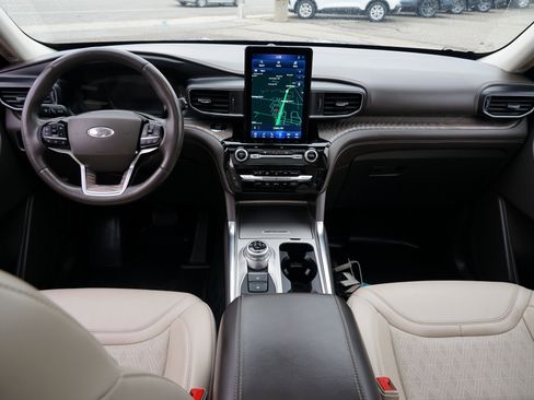 Used 2022 Ford Explorer Platinum image 28