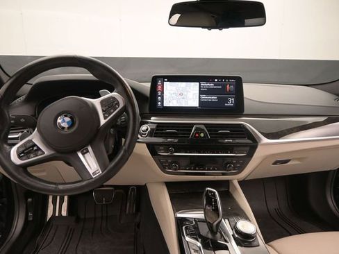 Used 2023 BMW M550i xDrive M550i xDrive w/ Dynamic Handling Package image 18