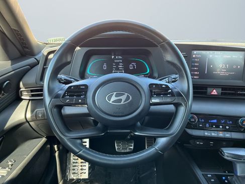 Used 2025 Hyundai Elantra Sport FWD image 11
