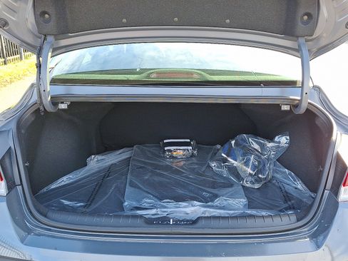 Certified 2025 Hyundai Elantra Sport image 29