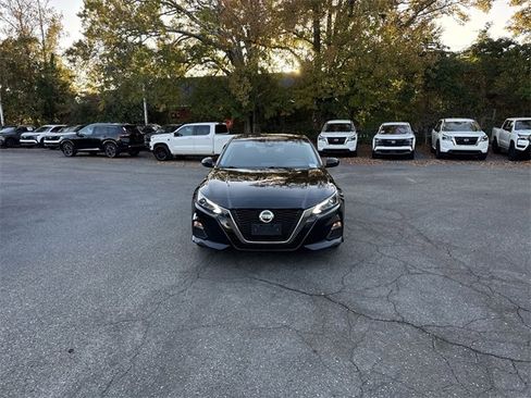 Used 2021 Nissan Altima 2.5 SR image 2