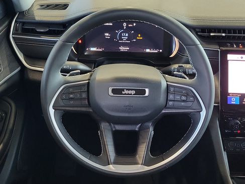 Used 2023 Jeep Grand Cherokee Limited w/ Black Appearance Package RWD image 14
