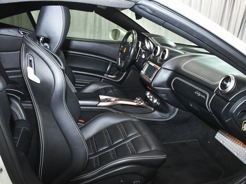 Used 2013 Ferrari California image 62