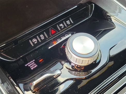 Used 2024 Jeep Wagoneer 4WD image 25