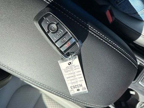 New 2025 Ford Escape SE image 42