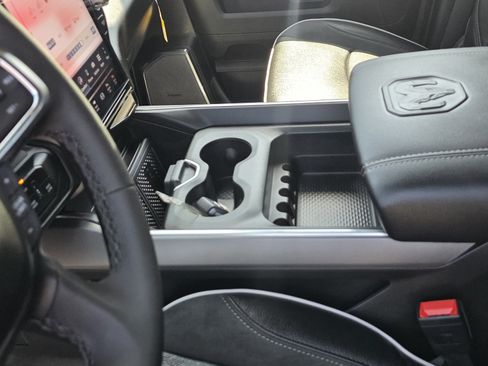 New 2026 RAM 2500 Laramie AWD/4WD image 12