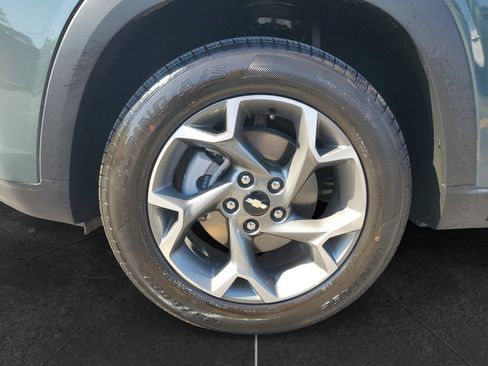 Used 2025 Chevrolet Trax LT FWD image 12