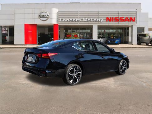 Used 2025 Nissan Altima 2.5 SR image 3