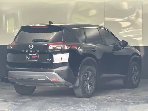 Used 2023 Nissan Rogue SV FWD image 3