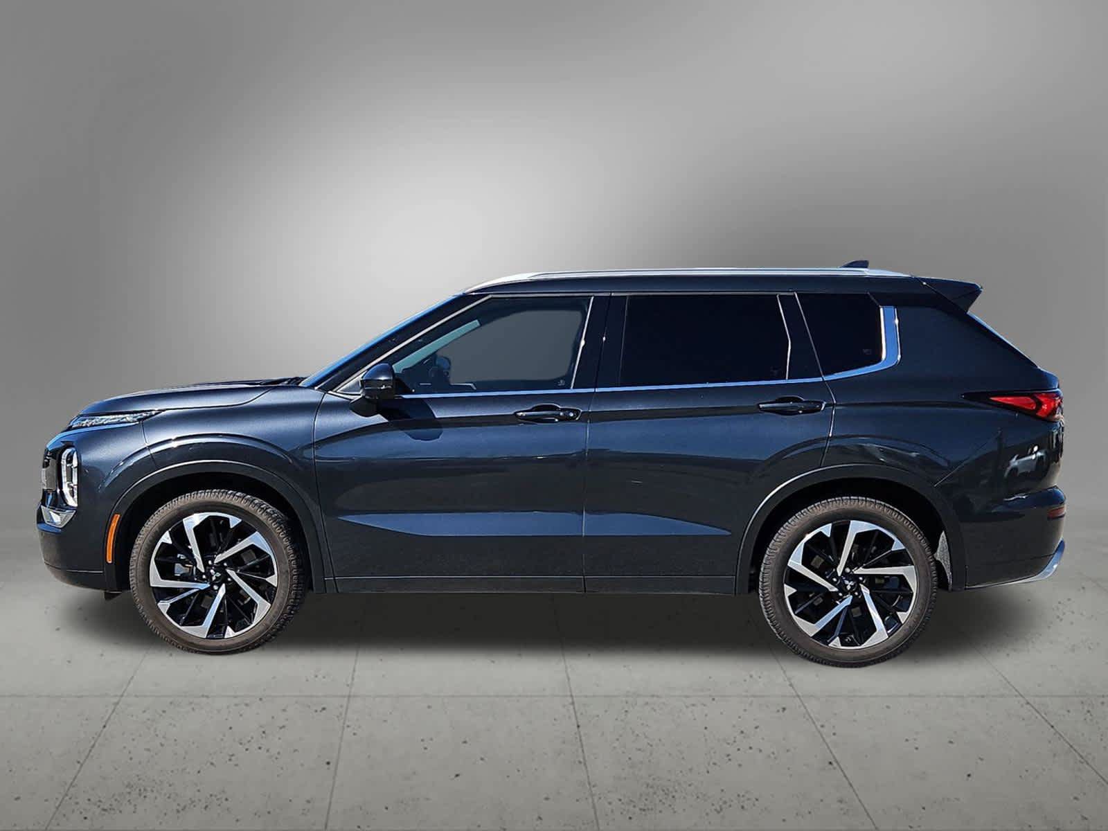 Used 2024 Mitsubishi Outlander SEL FWD image 3