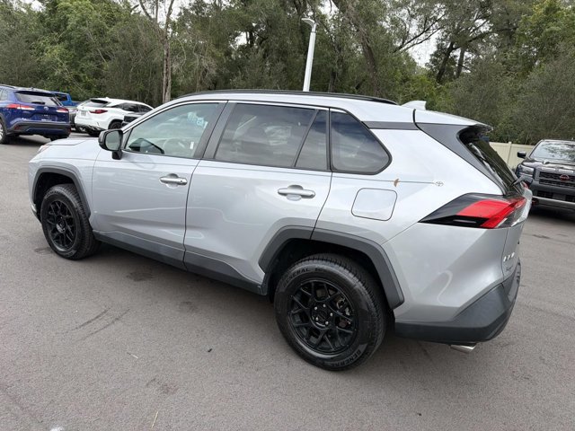 Used 2021 Toyota RAV4 LE AWD/4WD image 4
