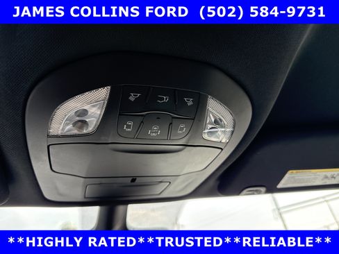 Used 2025 Chrysler Pacifica Select FWD image 34