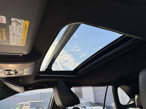 Used 2022 Toyota RAV4 SE image 18