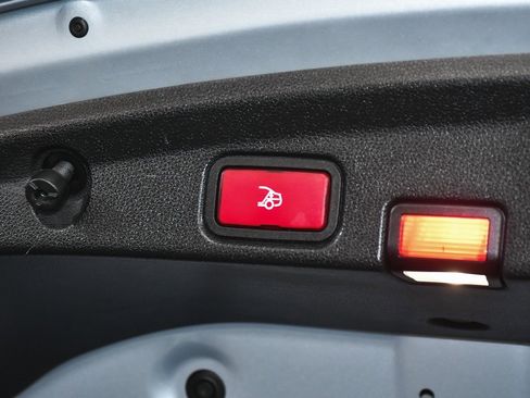 Used 2019 Mercedes-Benz E 450 4MATIC Cabriolet image 66