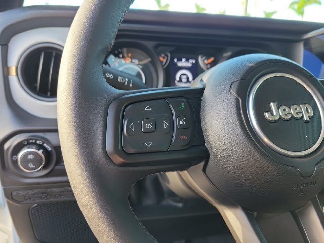 Used 2025 Jeep Gladiator Sport AWD/4WD image 23