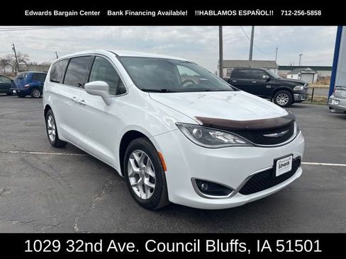 Used 2019 Chrysler Pacifica Touring Plus w/ Tire & Wheel Group image 2