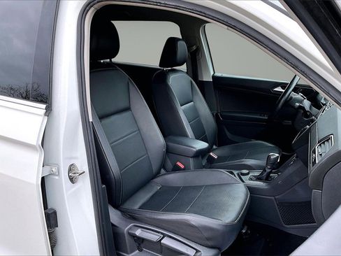 Used 2019 Volkswagen Tiguan SE image 26