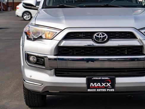 Used 2019 Toyota 4Runner SR5 AWD/4WD image 6