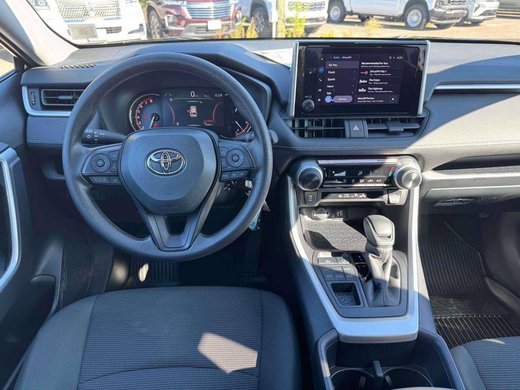 Used 2025 Toyota RAV4 LE AWD/4WD image 20