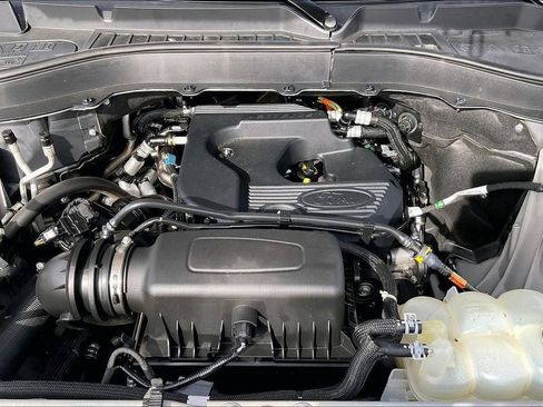 Used 2020 Ford Explorer XLT w/ Equipment Group 202A image 9