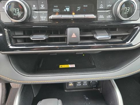 Used 2023 Toyota Highlander Bronze Edition FWD image 17