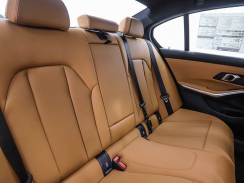 Used 2025 BMW 330i xDrive Sedan w/ Premium Package image 26