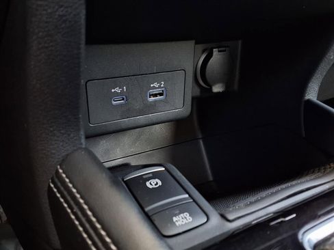 Used 2021 Nissan Kicks SR w/ SR Premium Package image 9