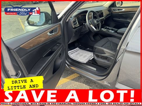 Used 2024 Volkswagen Atlas SE image 13